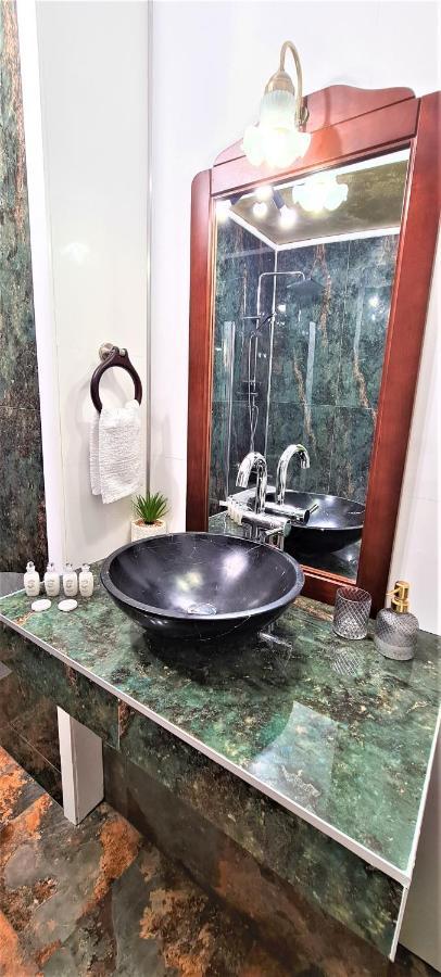 Central Arghezi Art Deco Apartment Piata Universitatii Bukares Bagian luar foto